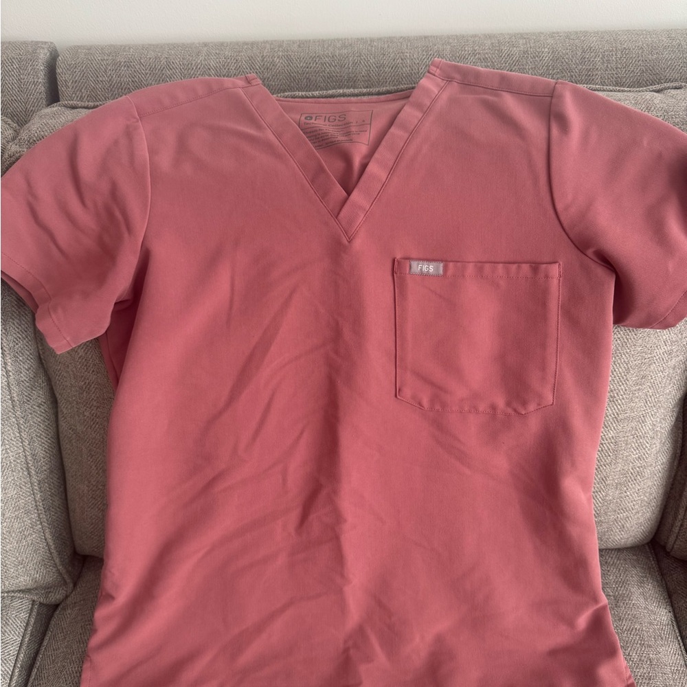 Figs Coral V-Neck Scrub Top